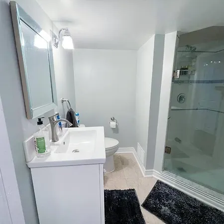 Spacious & Renovated 1Bd Suite W/Parking Toronto Exterior photo