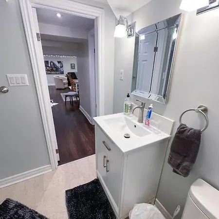 Spacious & Renovated 1Bd Suite W/Parking Toronto Exterior photo