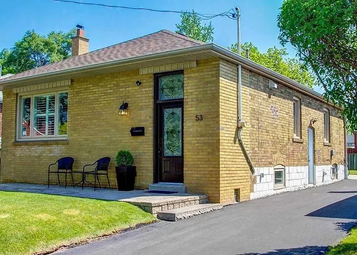 Spacious & Renovated 1Bd Suite W/Parking