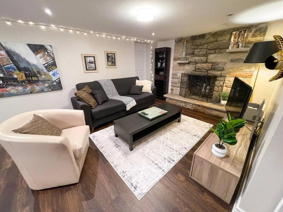 Spacious & Renovated 1bd W/parking *