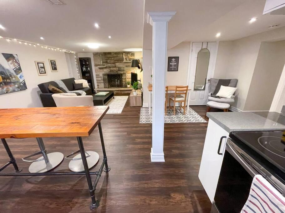 Apartment Spacious & Renovated 1bd W/parking