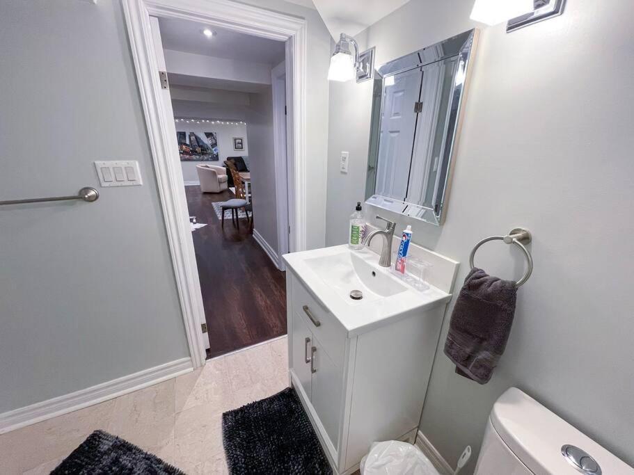Apartment Spacious & Renovated 1bd W/parking *