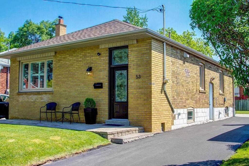 Apartment Spacious & Renovated 1bd W/parking Toronto