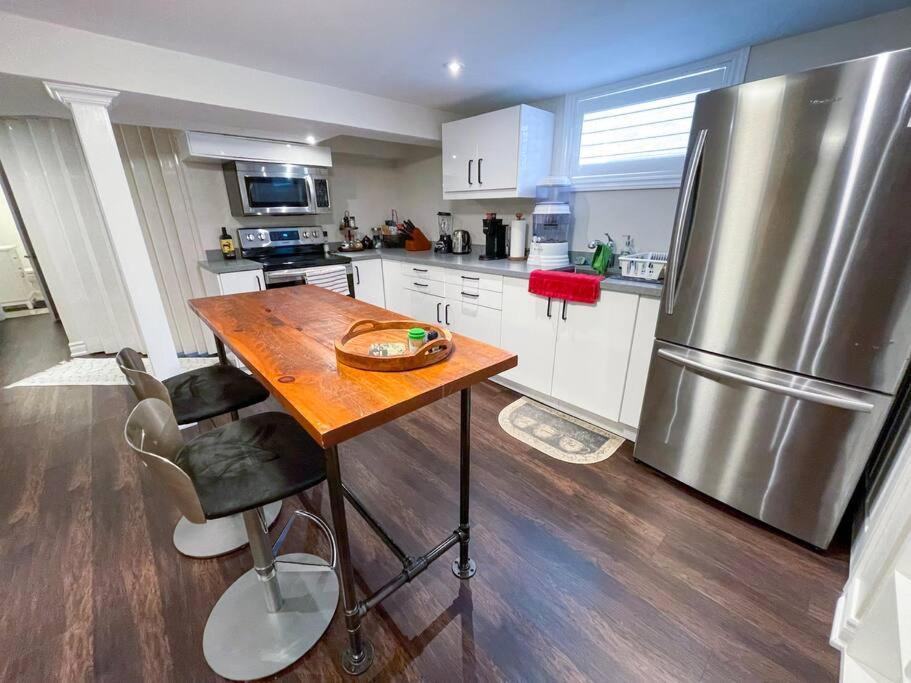 Spacious & Renovated 1bd W/parking Apartment
